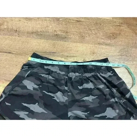Athleta Mesh Racer Run Short 4" Women's Black Camo Print Lined Size S - Picture 4 of 10